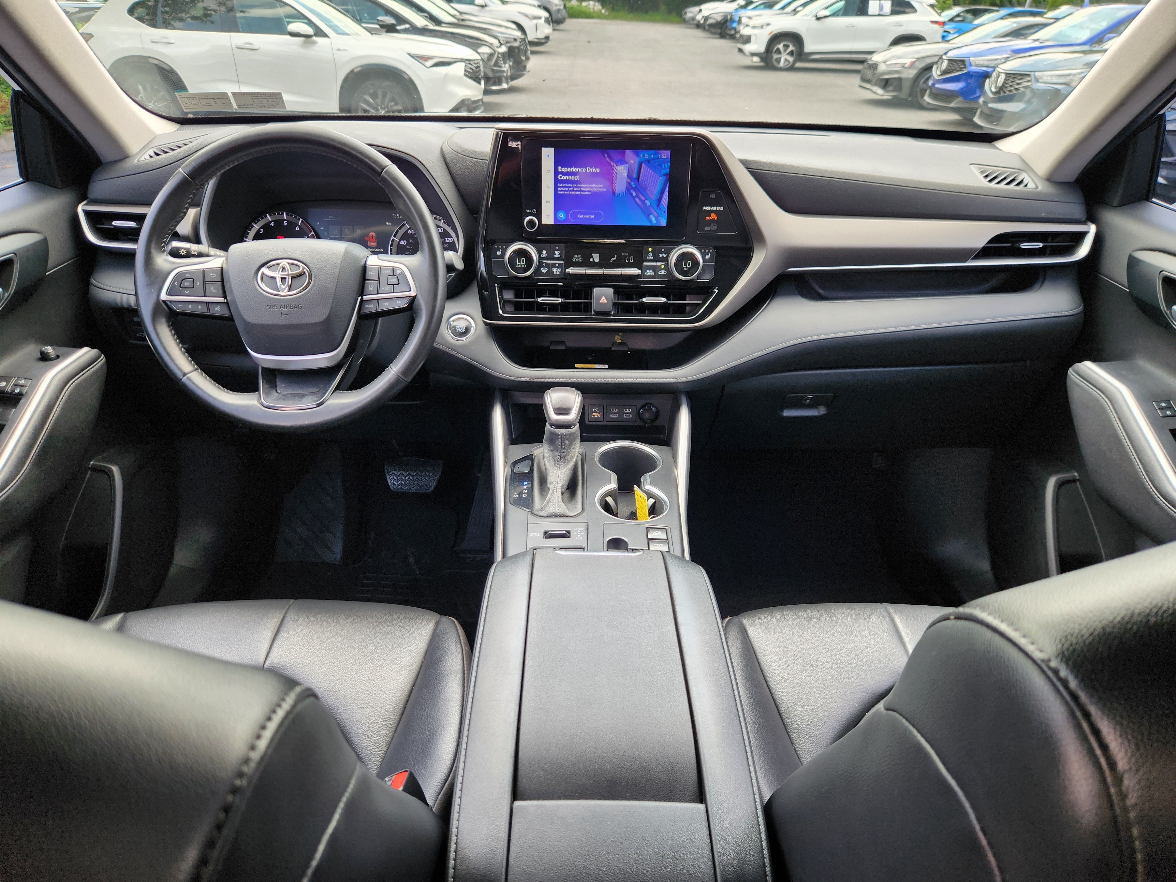 Used 2023 Toyota Highlander XLE AWD/4WD image 8