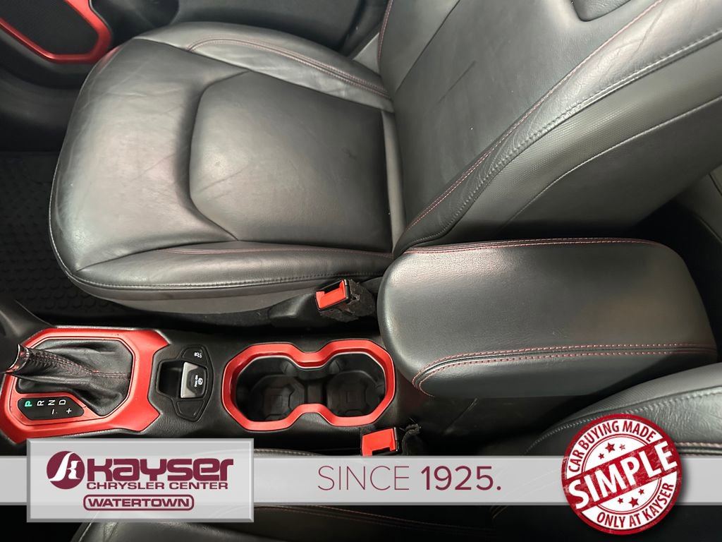 Used 2017 Jeep Renegade Trailhawk w/ Premium Trailhawk Package image 25