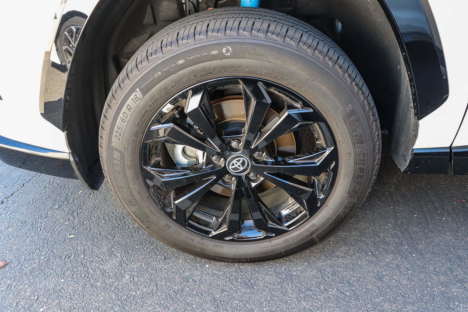 Used 2025 Toyota RAV4 SE image 17