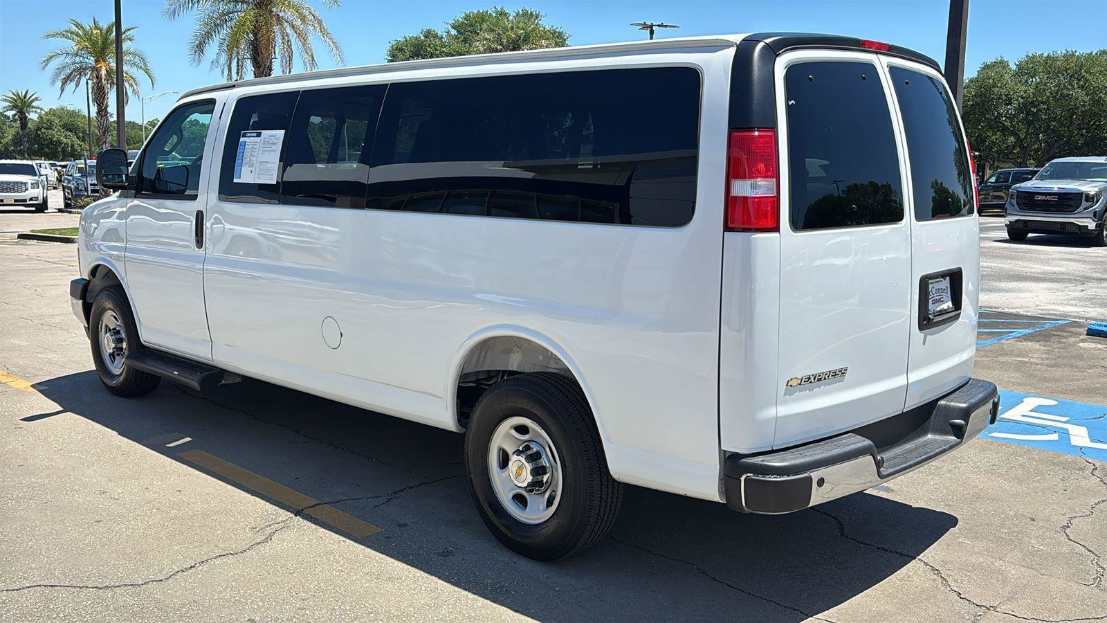 Certified 2025 Chevrolet Express 3500 LT w/ LT Preferred Equipment Group RWD image 5