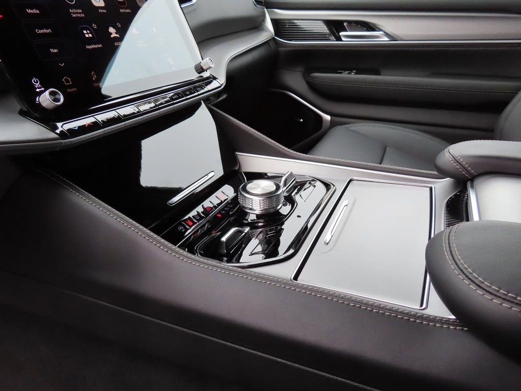 New 2026 Jeep Grand Wagoneer L Limited AWD/4WD image 6