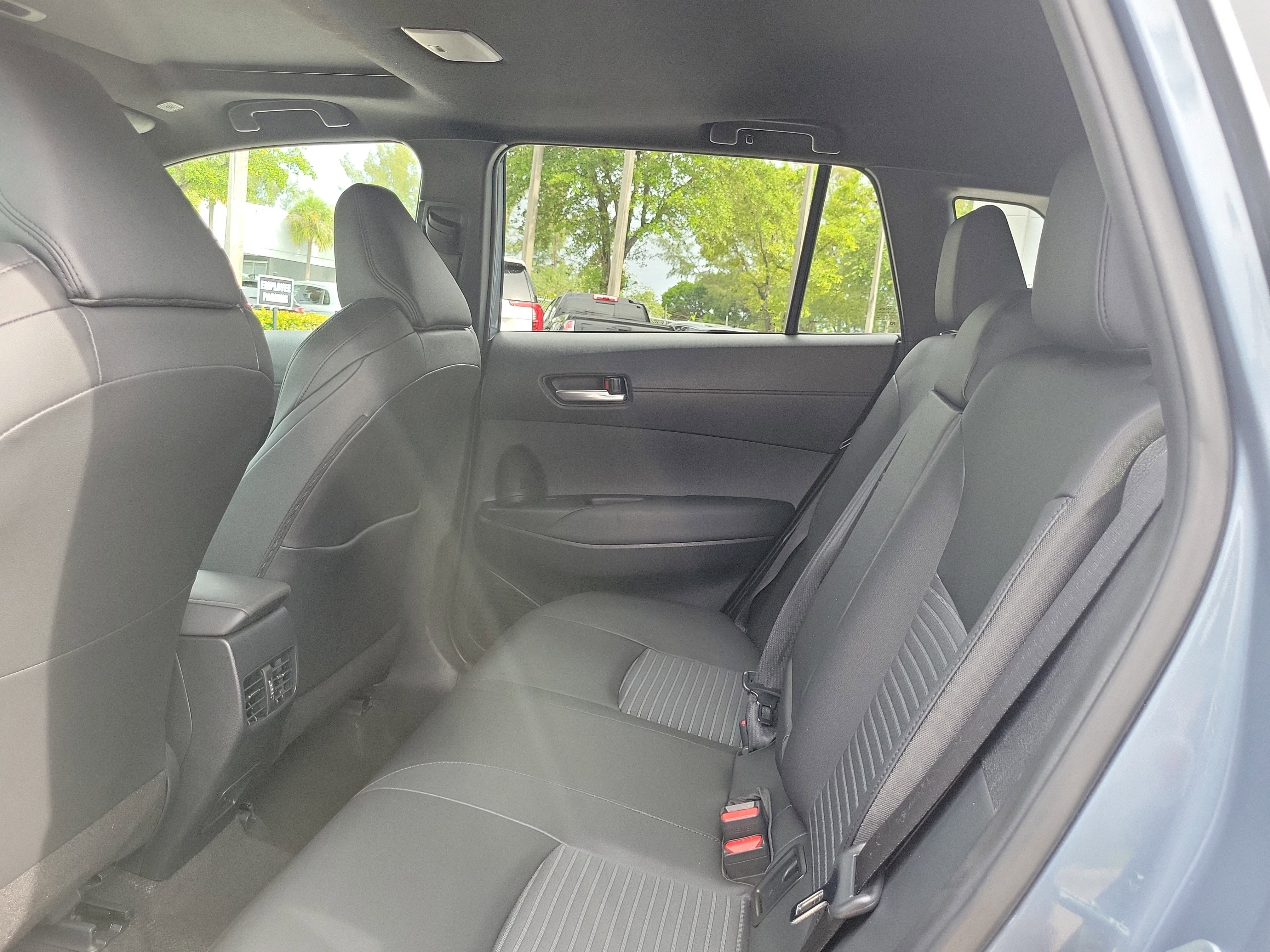 Used 2024 Toyota Corolla Cross AWD Hybrid w/ Convenience Package image 14