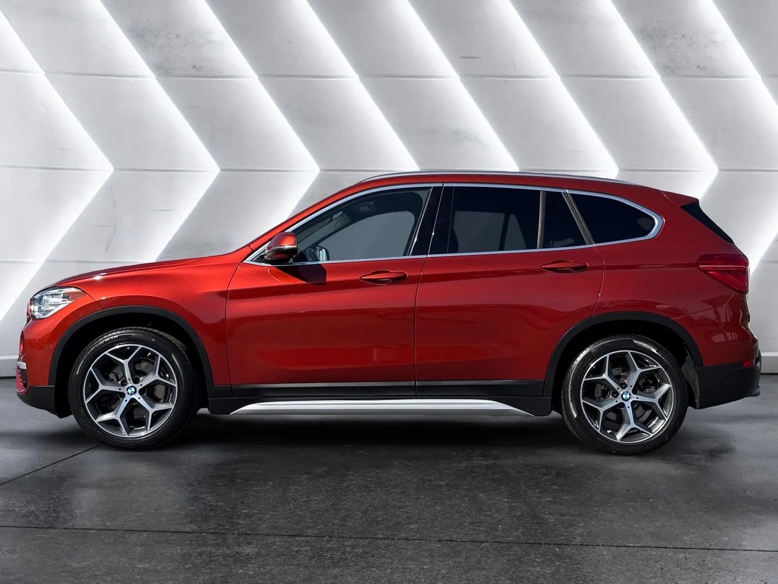 Used 2019 BMW X1 xDrive28i w/ Convenience Package AWD/4WD image 2