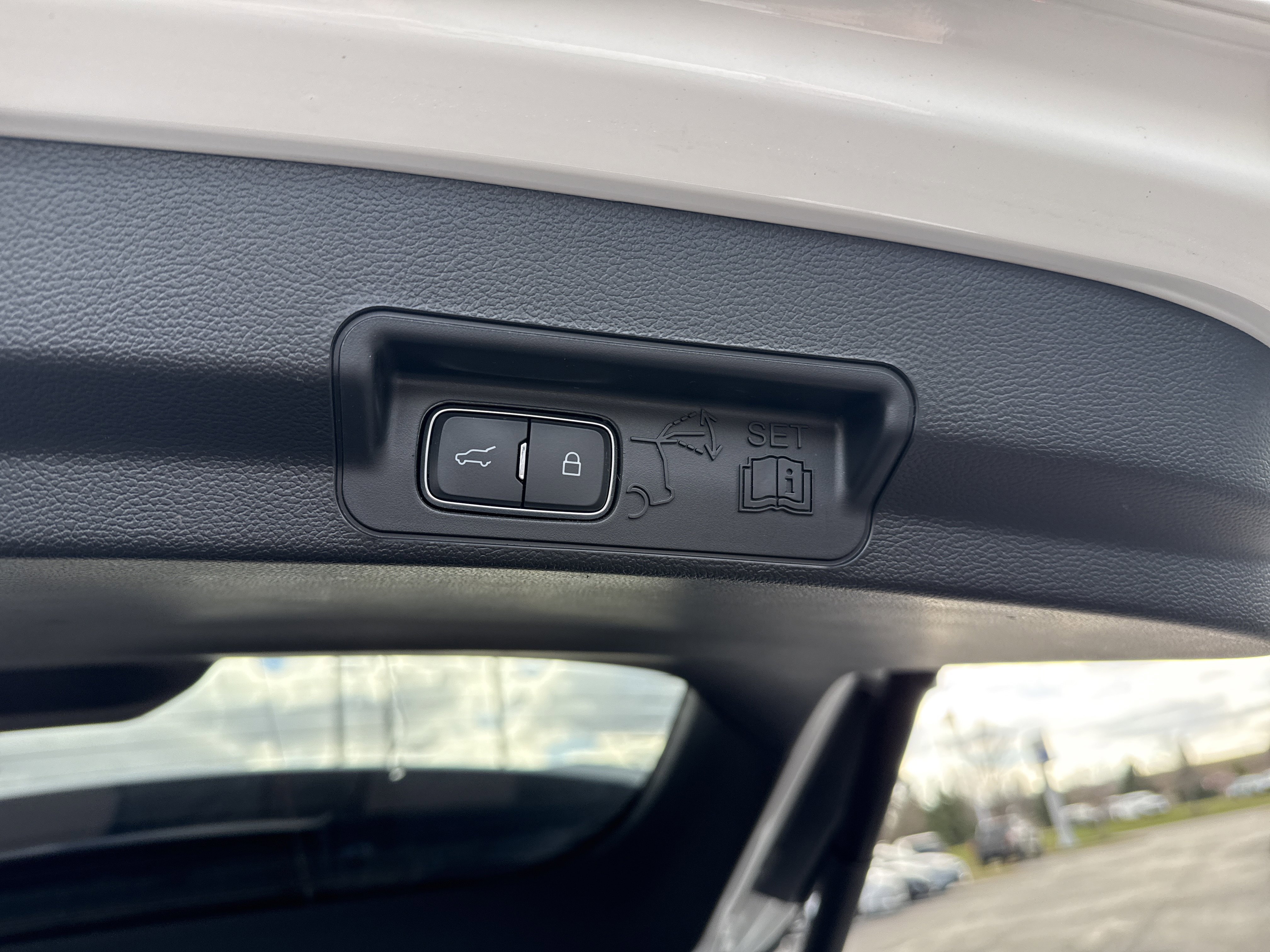 Used 2023 Ford Explorer XLT w/ Equipment Group 202A image 8