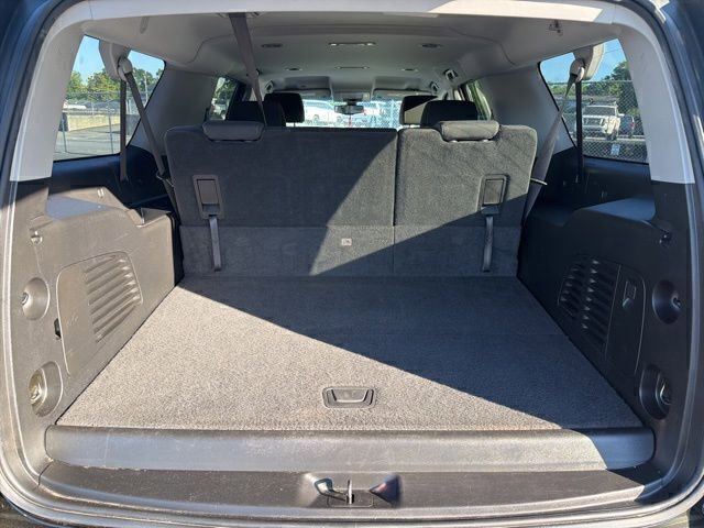 Used 2018 Chevrolet Suburban LS RWD image 21