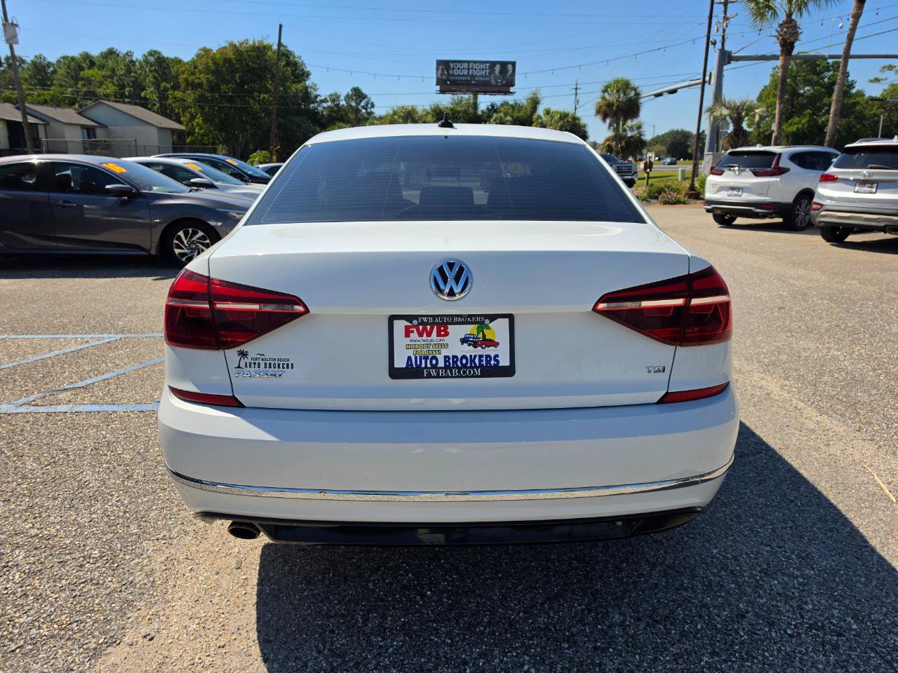 Used 2018 Volkswagen Passat 2.0T R-Line FWD image 4