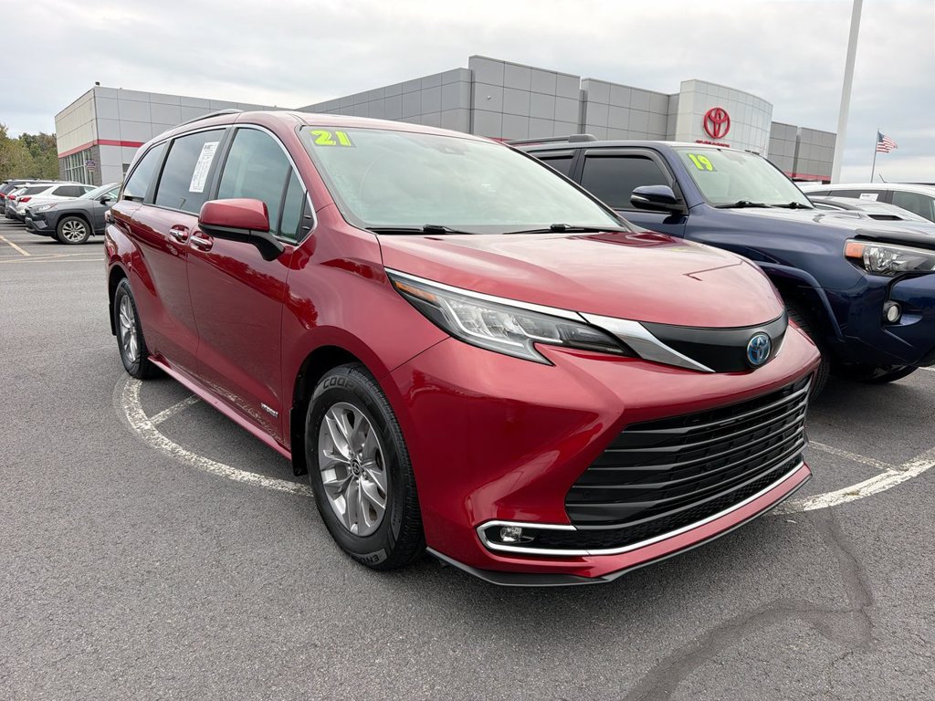 Used 2021 Toyota Sienna XLE