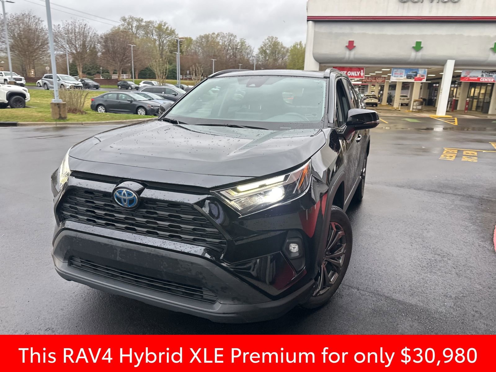 Used 2022 Toyota RAV4 XLE Premium image 14