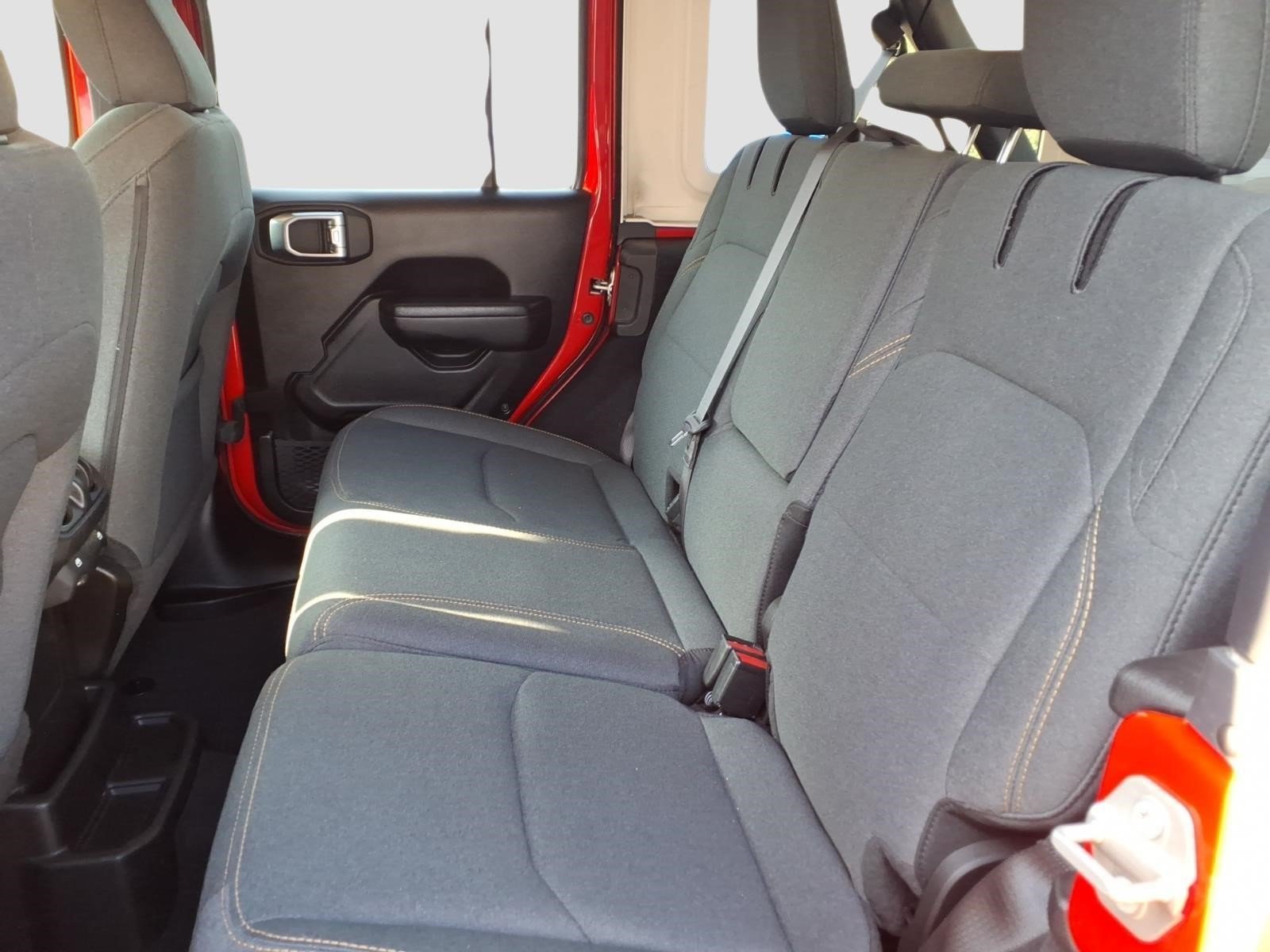 Used 2024 Jeep Wrangler Unlimited AWD/4WD image 13