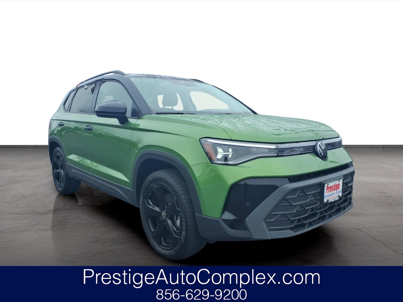 Used 2025 Volkswagen Taos SE image 1