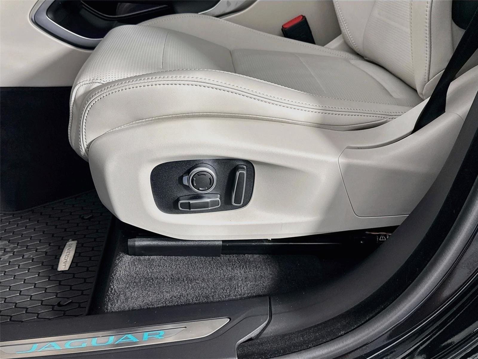New 2026 Jaguar F-PACE SVR AWD/4WD image 22