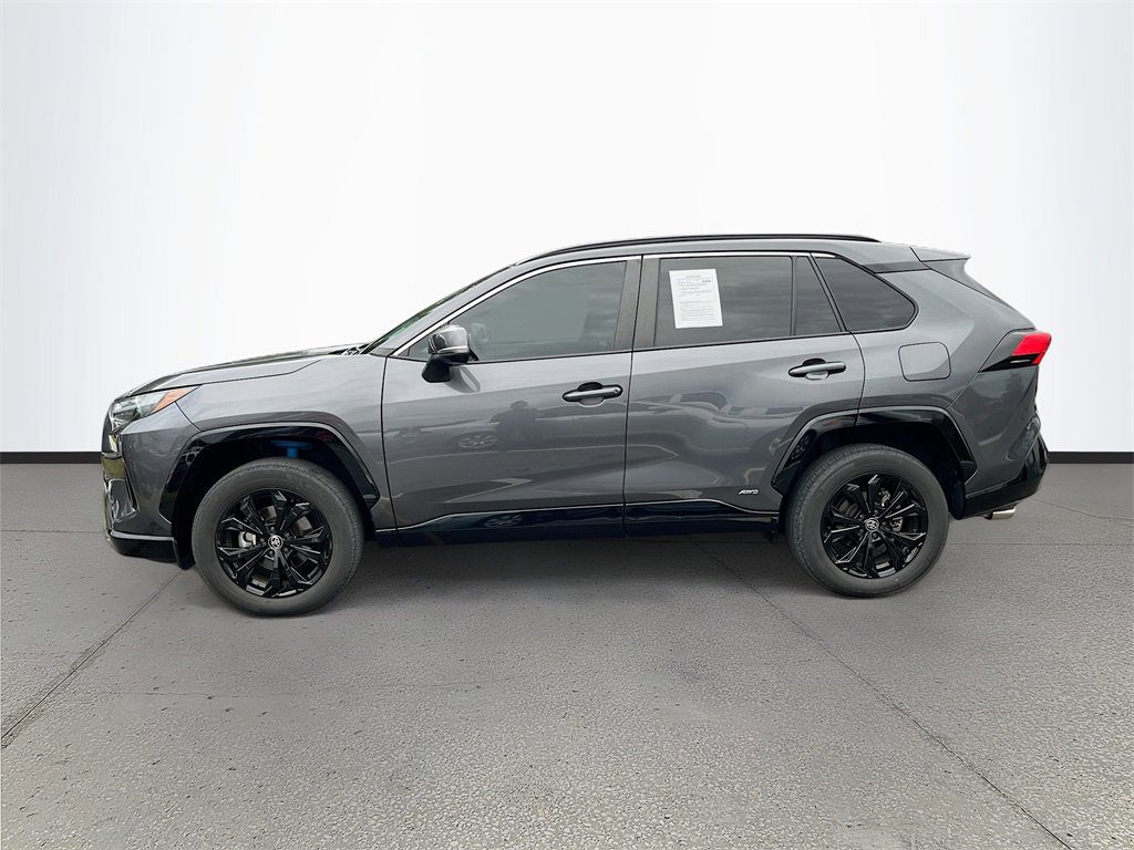 Used 2022 Toyota RAV4 SE image 4