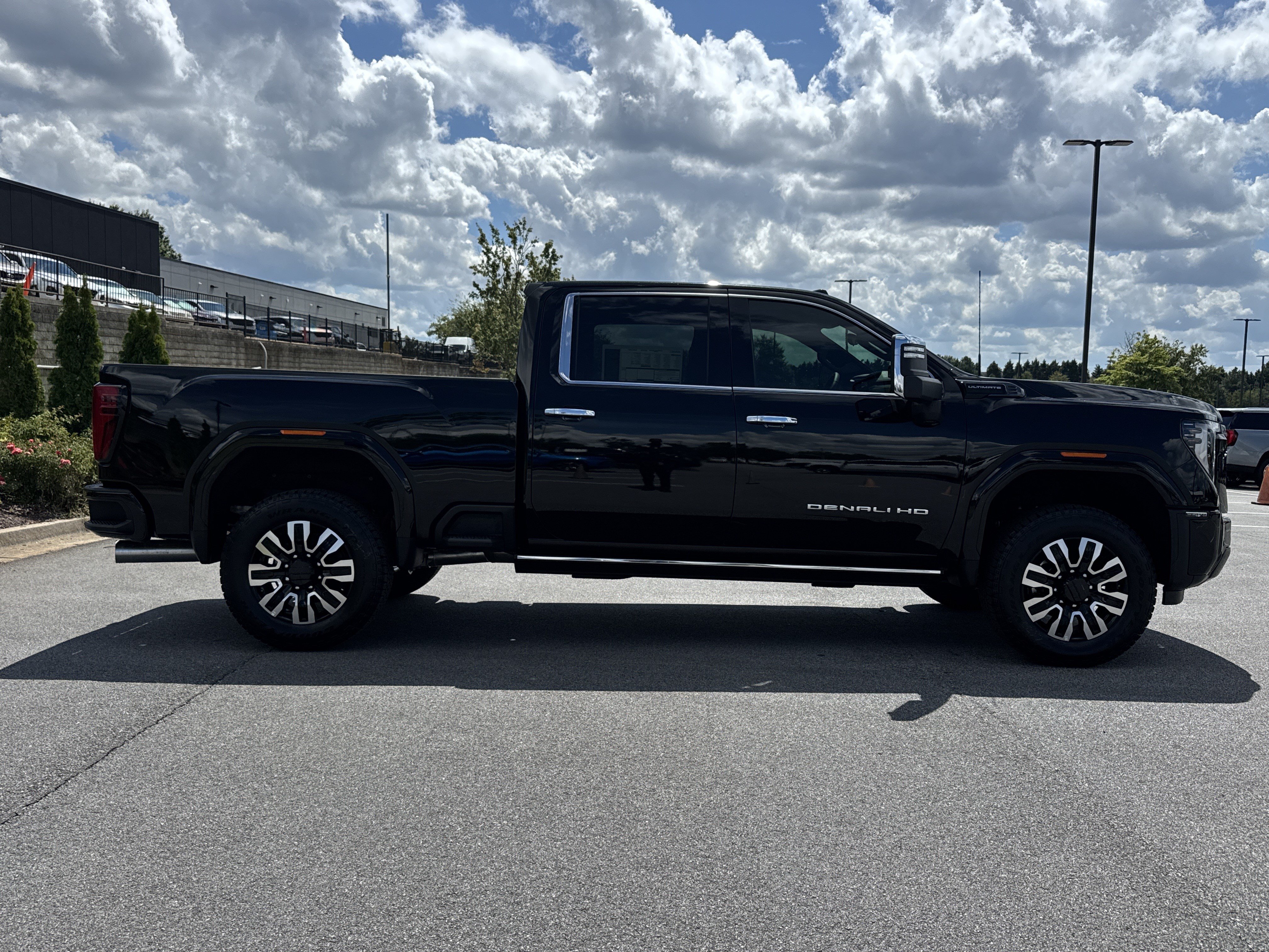 New 2026 GMC Sierra 2500 Denali Ultimate w/ LPO, Black Badging Package AWD/4WD image 11