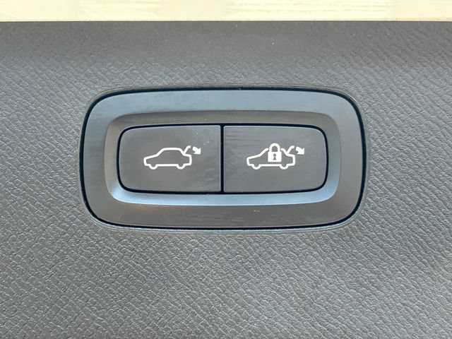 Used 2017 Volvo XC90 T6 Momentum w/ Vision Package AWD/4WD image 33