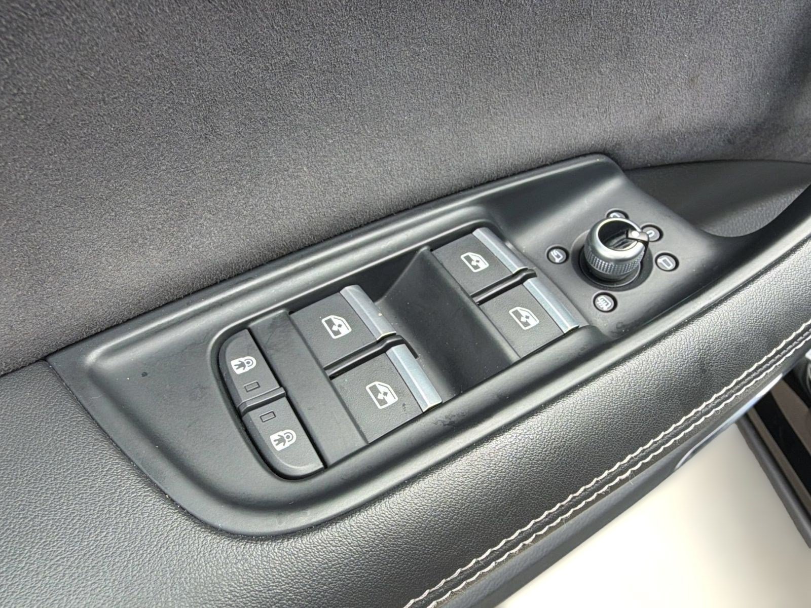 Used 2023 Audi SQ7 Premium Plus w/ Executive Package AWD/4WD image 27