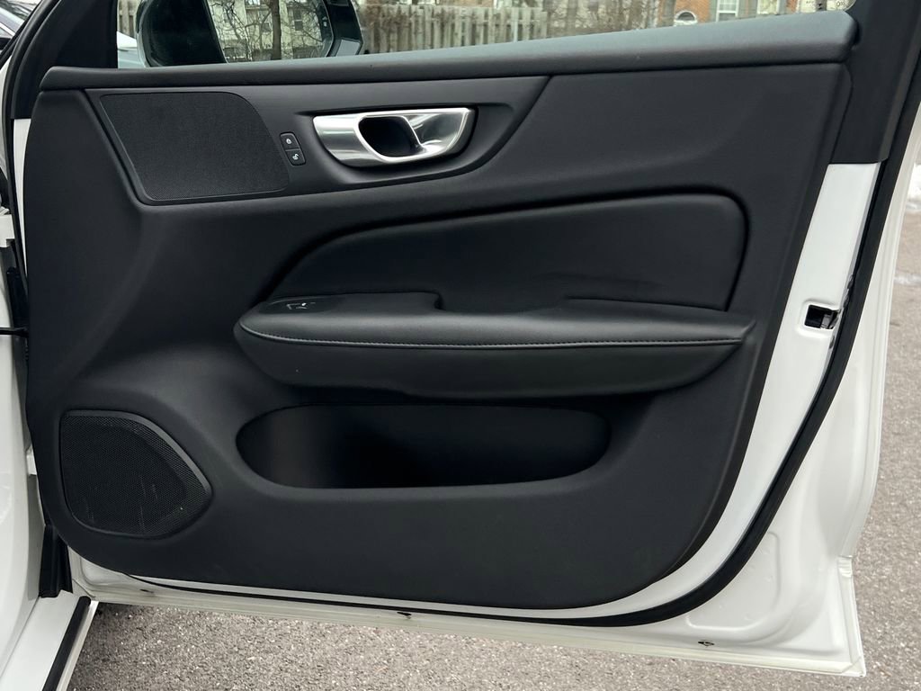 Used 2024 Volvo S60 B5 Core image 9