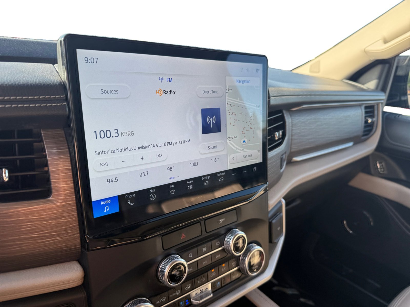 Used 2023 Ford Expedition Max Limited image 12