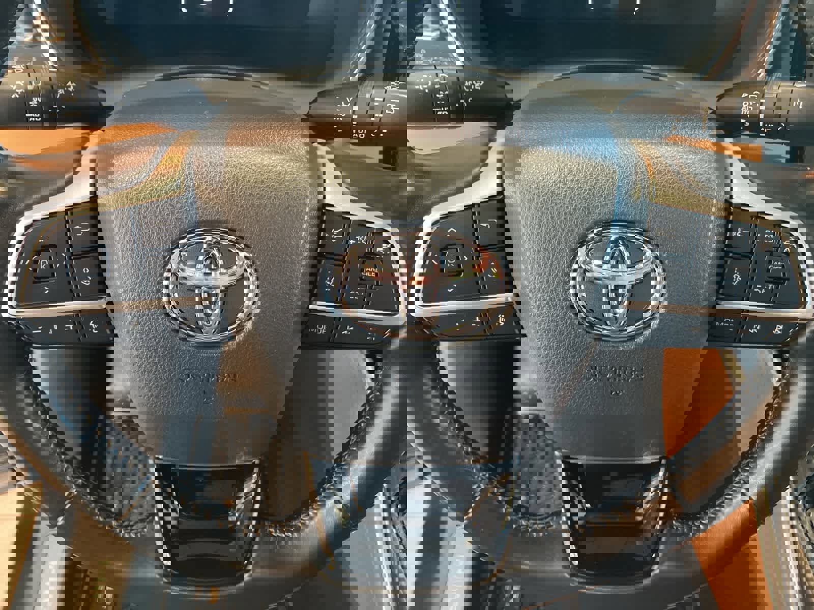 Used 2023 Toyota Highlander L image 18