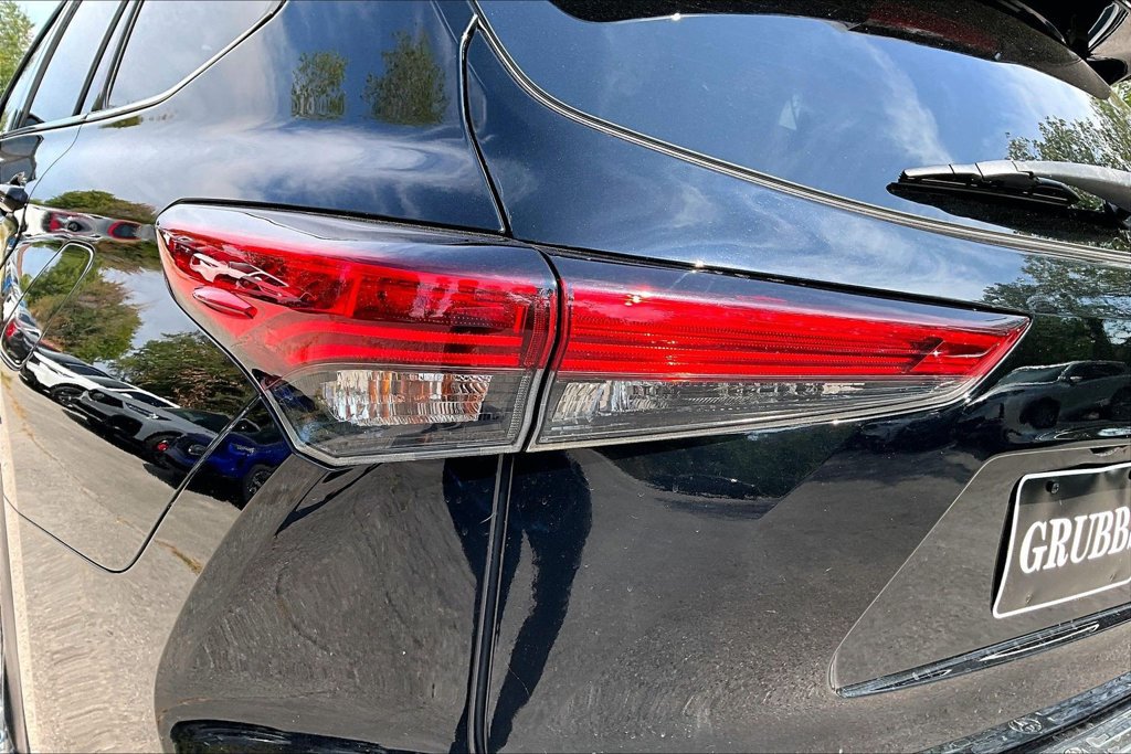 Used 2021 Toyota Highlander Limited w/ Protection Package #3 (TMS) AWD/4WD image 42