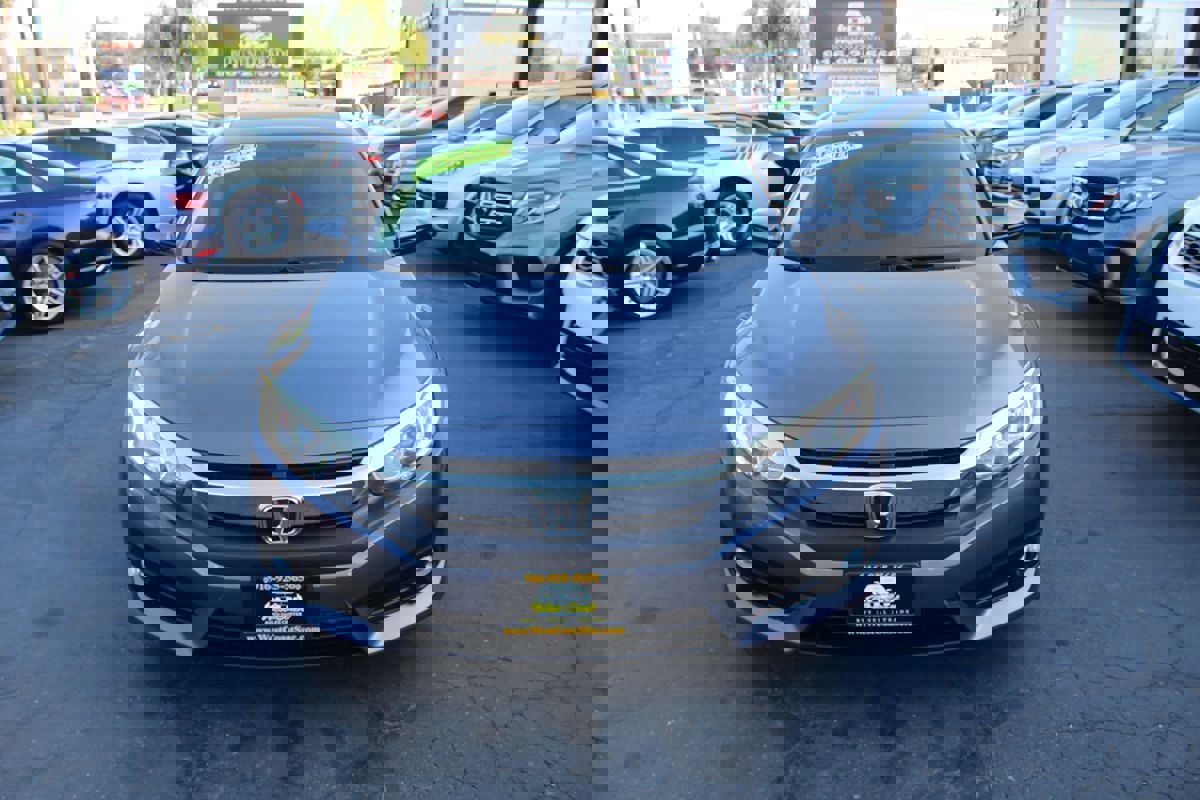 Used 2017 Honda Civic EX-T image 3