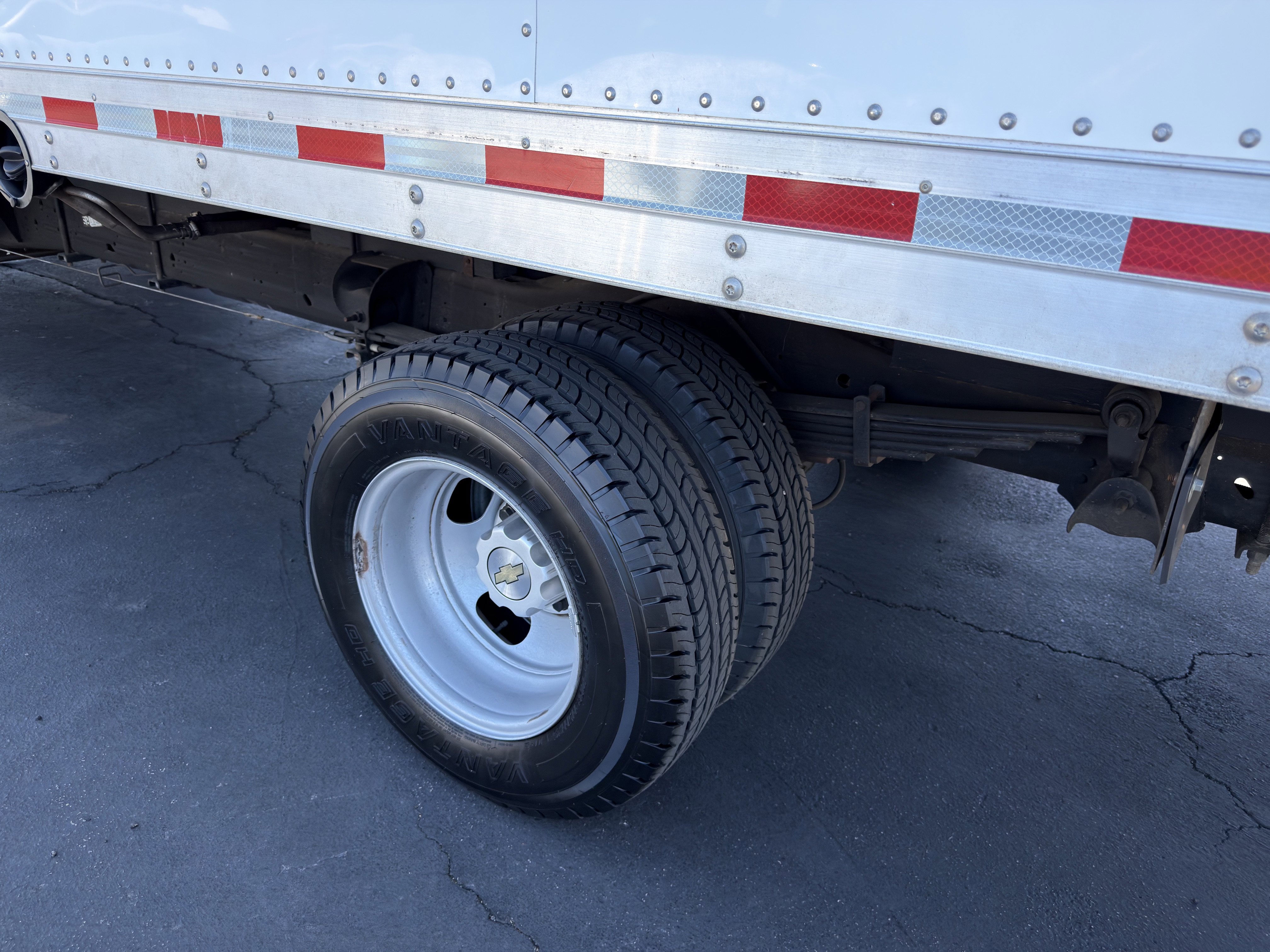 Used 2021 Chevrolet Express 3500 w/ Driver Convenience Package image 25