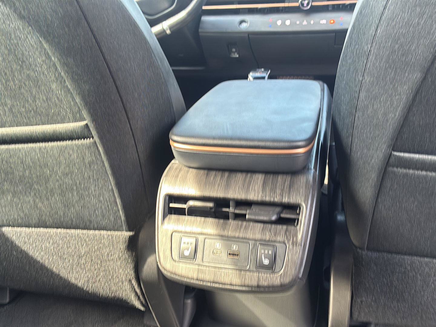 Used 2024 Nissan Ariya AWD image 19