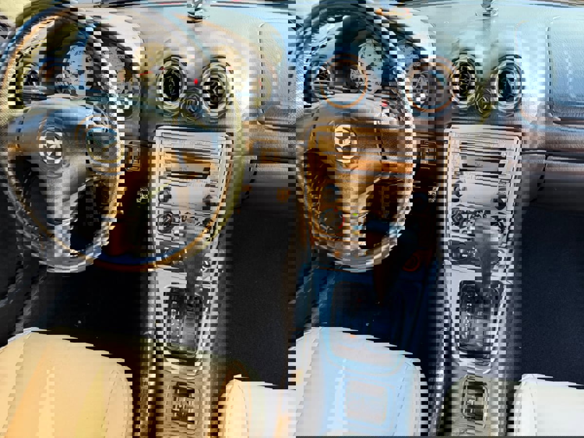 Used 2004 MAZDA MX-5 Miata w/ Convenience Pkg image 11