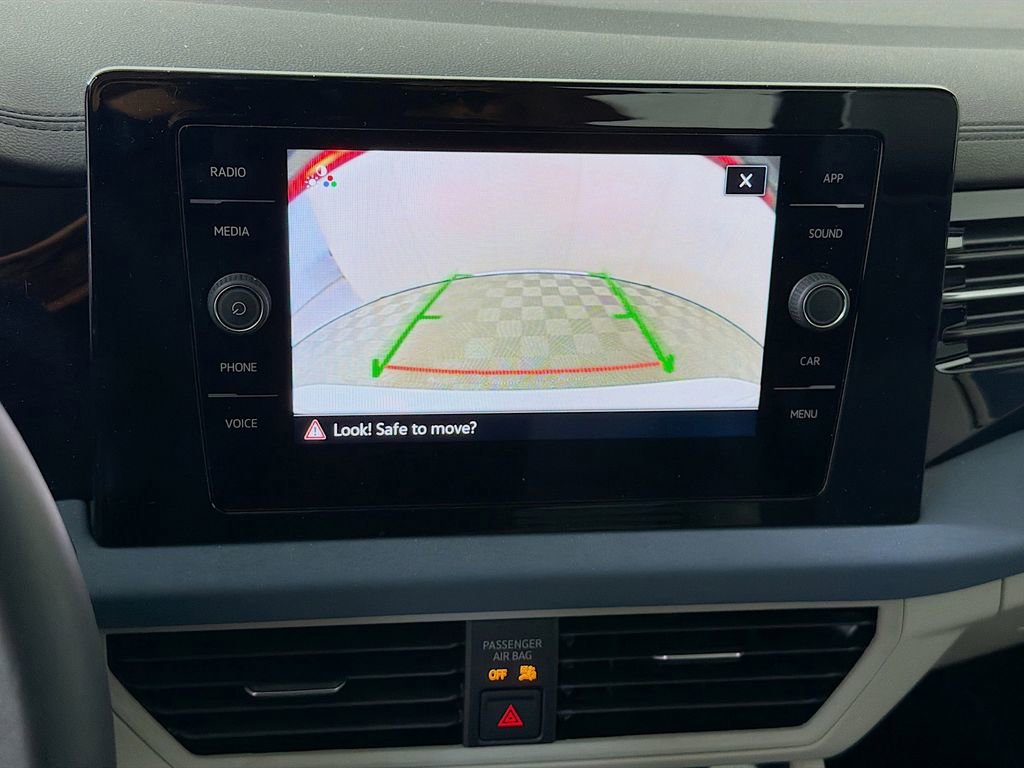 Used 2025 Volkswagen Jetta SE image 16