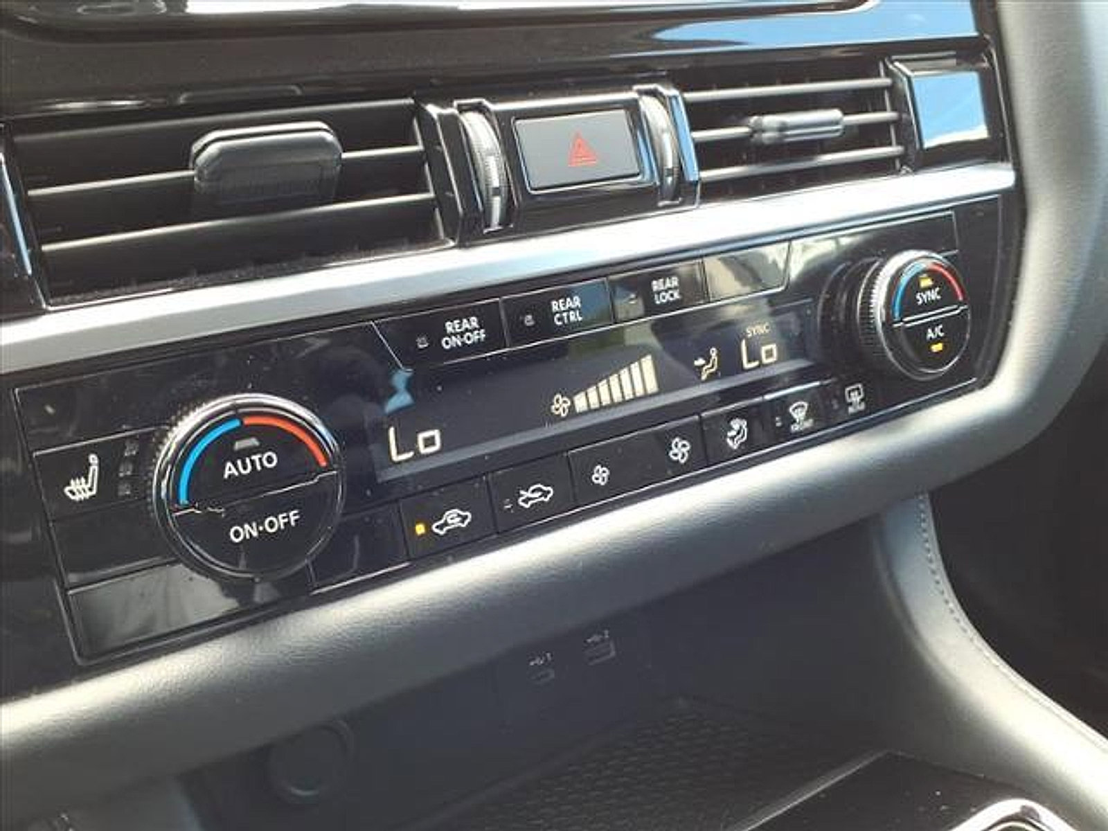 Certified 2024 Nissan Pathfinder SV image 32