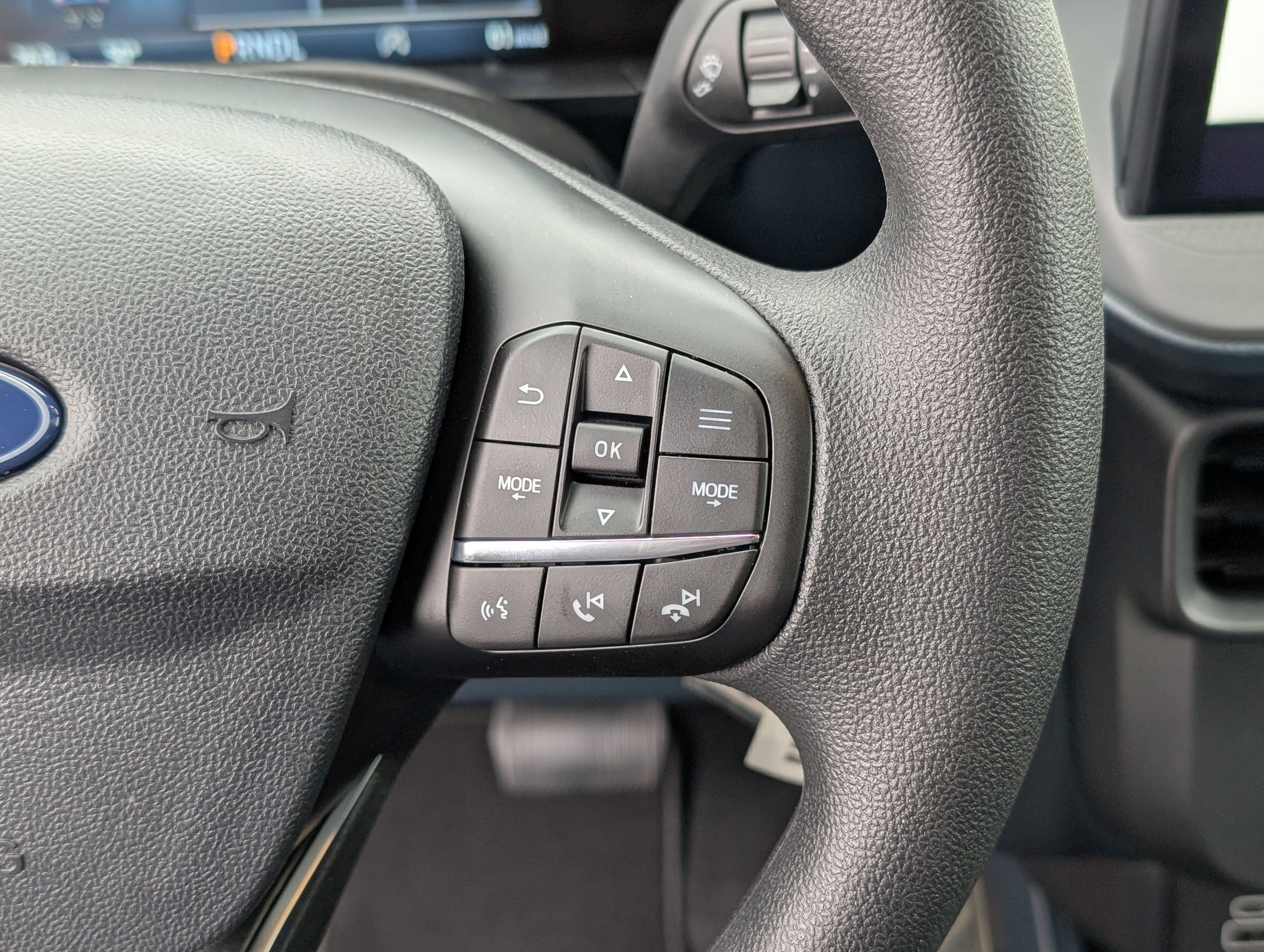 New 2025 Ford Maverick XL w/ Equipment Group 102A image 17