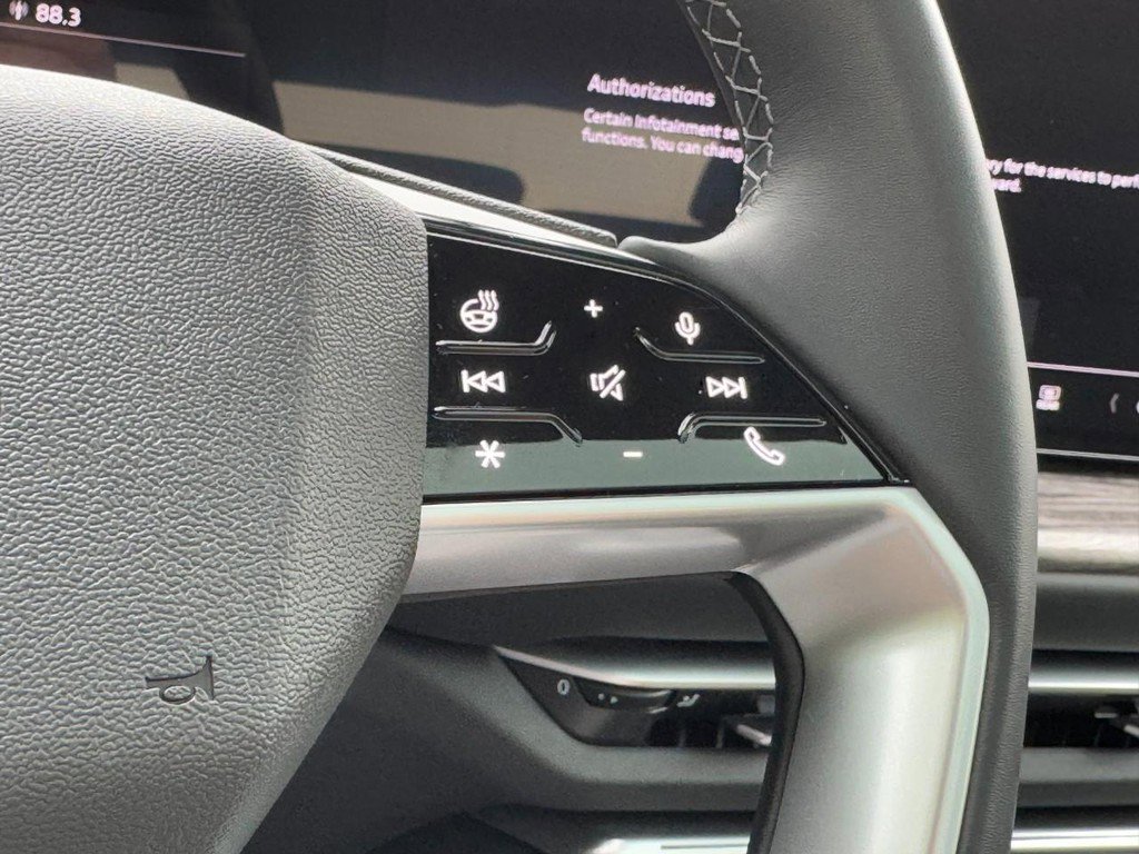 Used 2025 Audi Q5 Premium w/ Convenience Package image 18