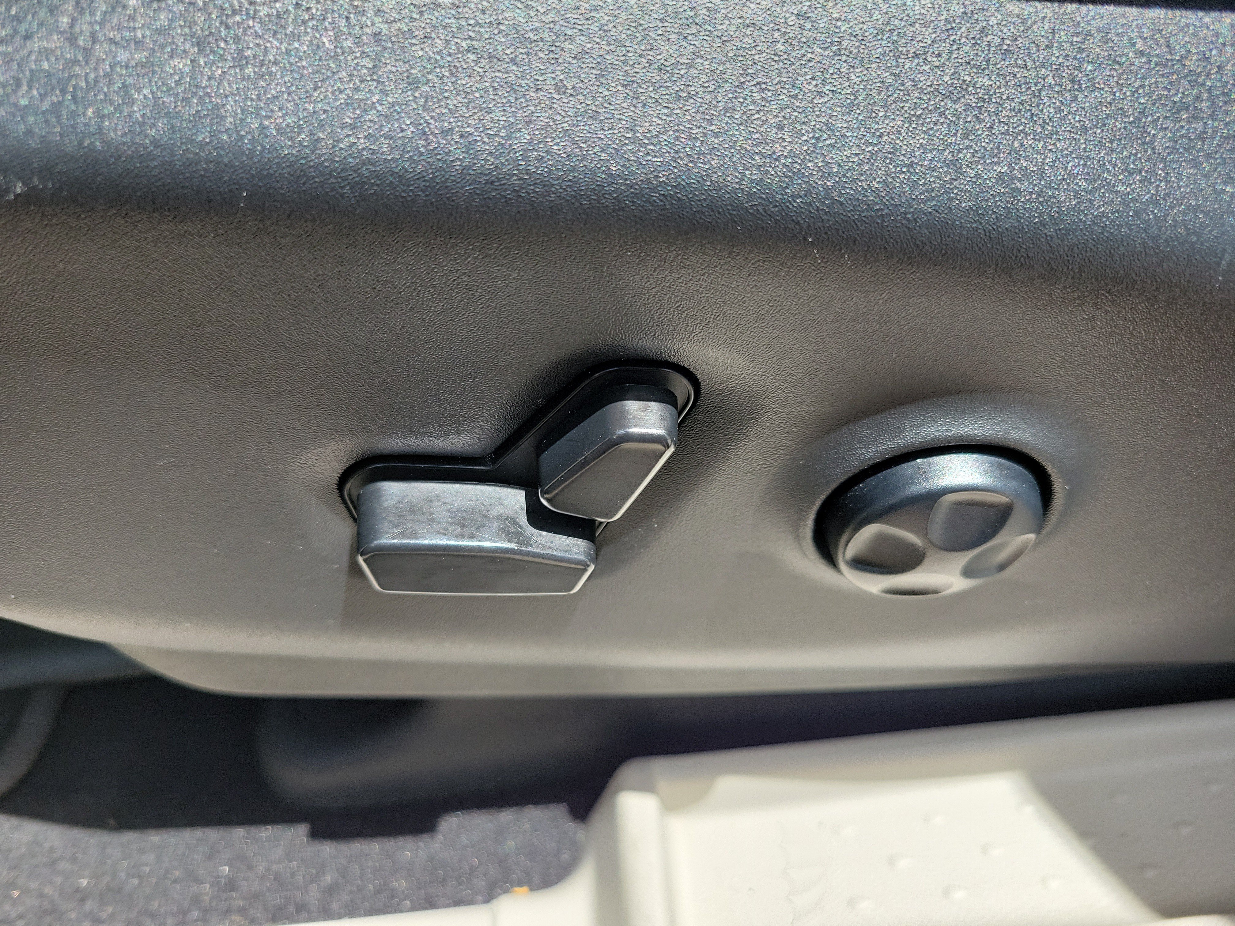 Used 2023 Chrysler Pacifica Touring-L FWD image 24
