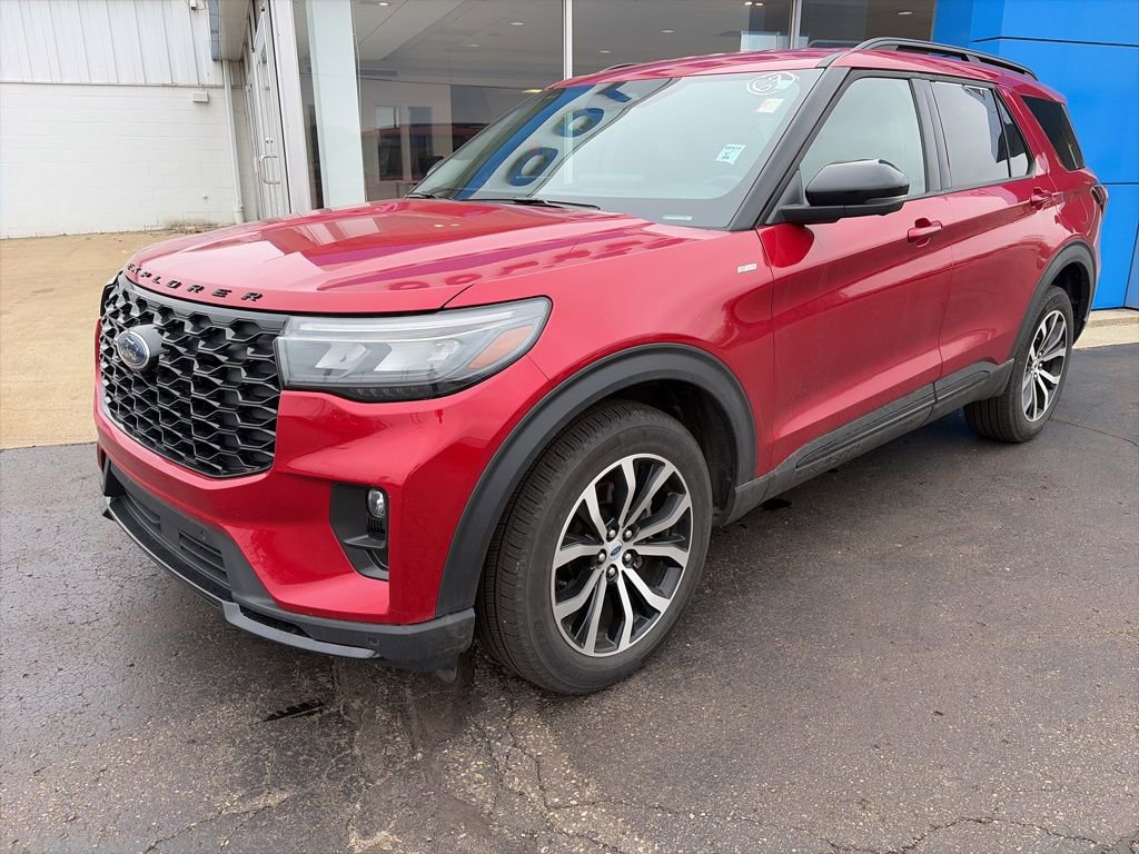 Used 2025 Ford Explorer ST-Line image 3