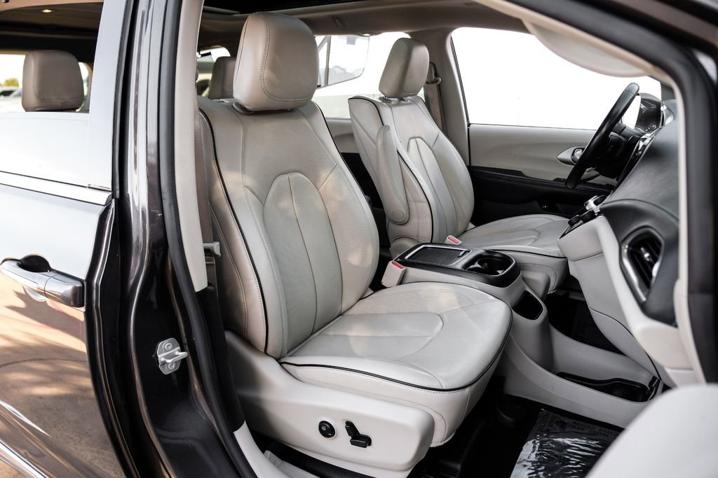 Used 2019 Chrysler Pacifica Limited w/ Advanced Safetytec Group image 36