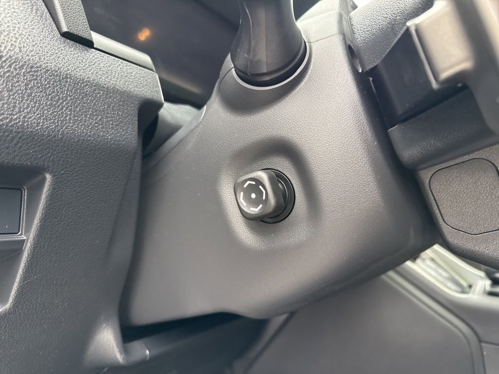 Used 2025 Lexus GX 550 w/ Cold Area Package AWD/4WD image 25