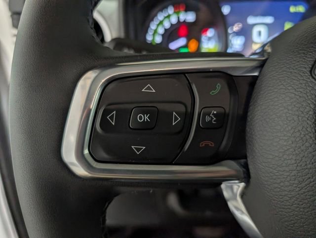 Used 2025 Jeep Wrangler Unlimited Sahara AWD/4WD image 17