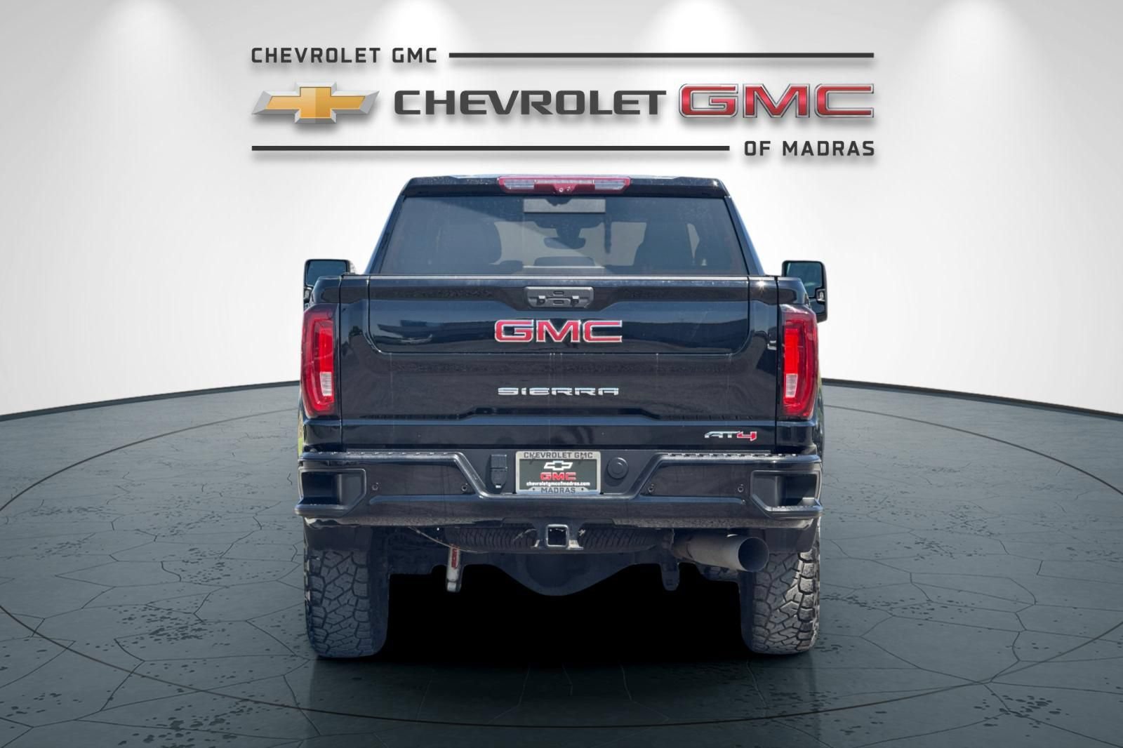 Used 2023 GMC Sierra 2500 AT4 w/ AT4 Preferred Package AWD/4WD image 4