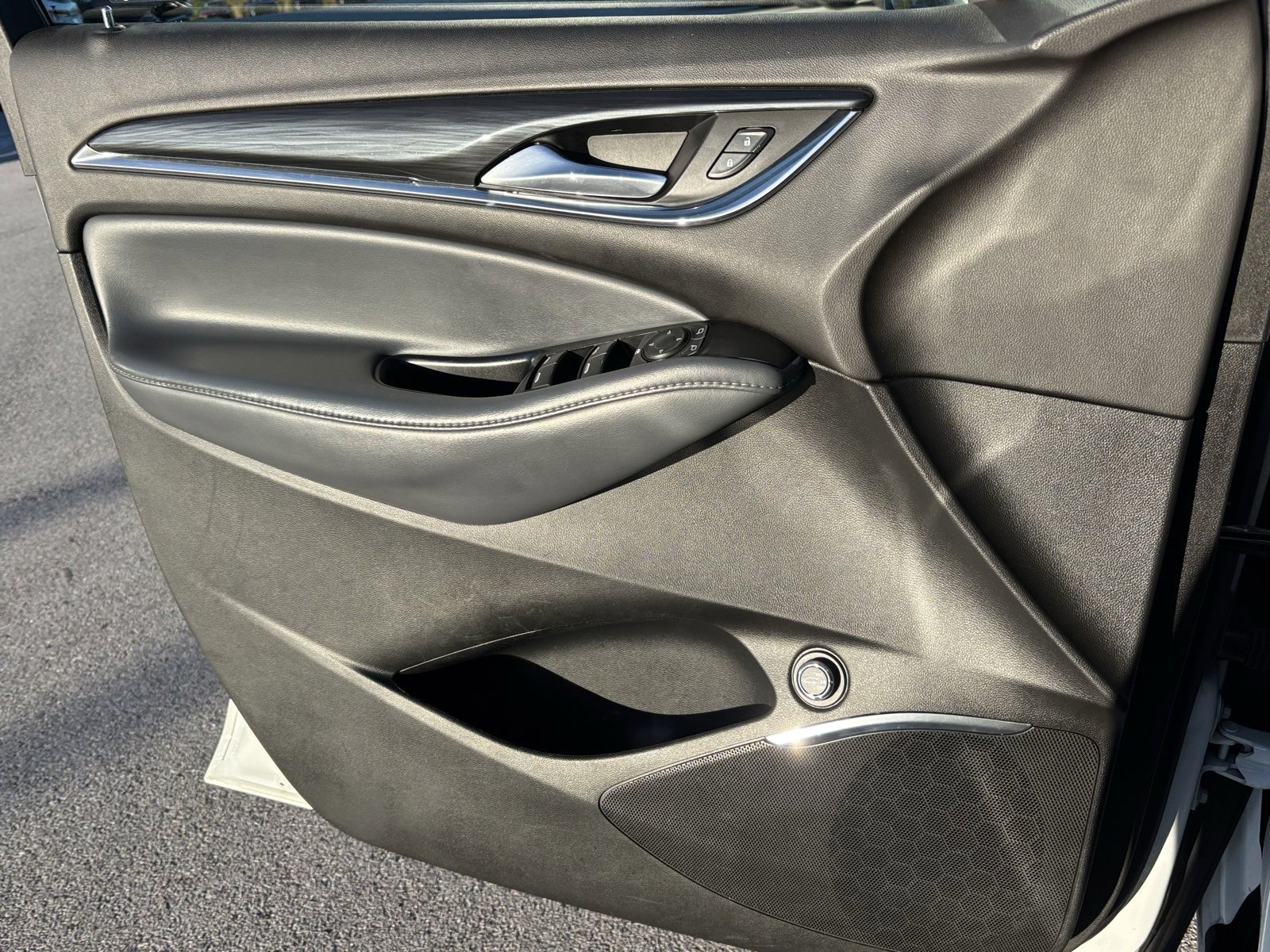 Used 2023 Buick Enclave Essence image 11