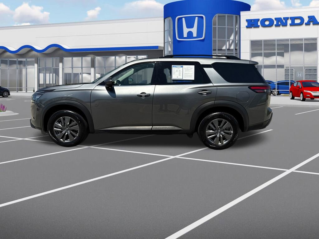Used 2025 Nissan Pathfinder SV image 5