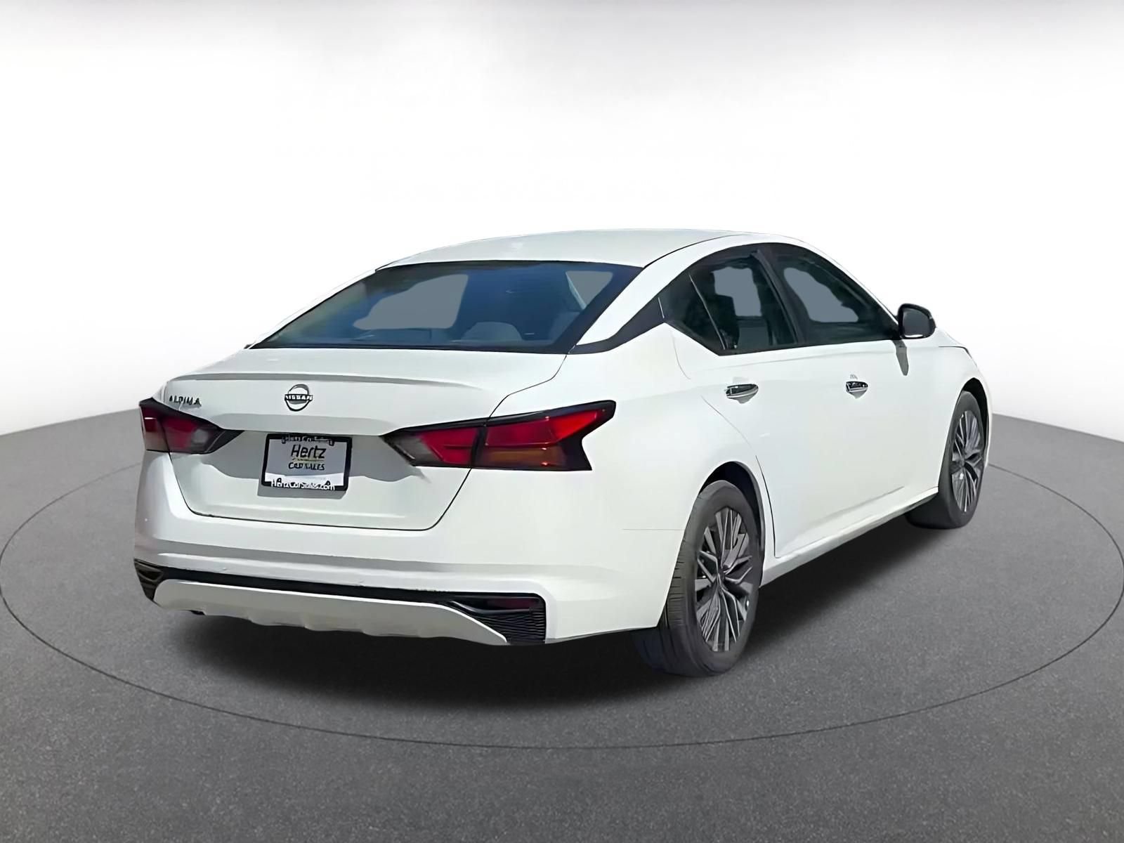 Used 2025 Nissan Altima 2.5 SV FWD image 12