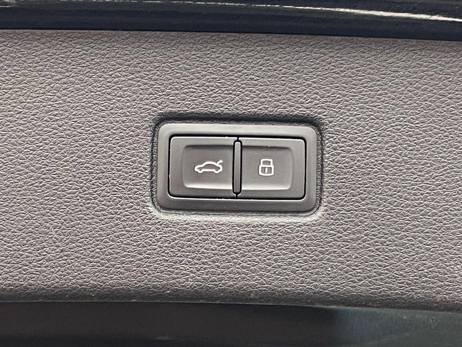 Used 2018 Audi Q7 3.0T Prestige image 21