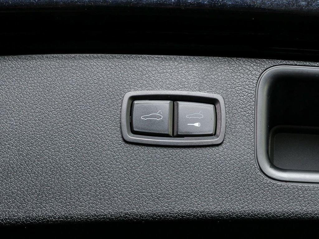 Certified 2023 Porsche Macan S AWD/4WD image 32