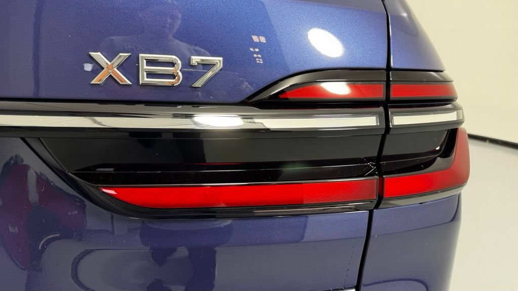 New 2026 BMW ALPINA XB7 AWD/4WD image 7