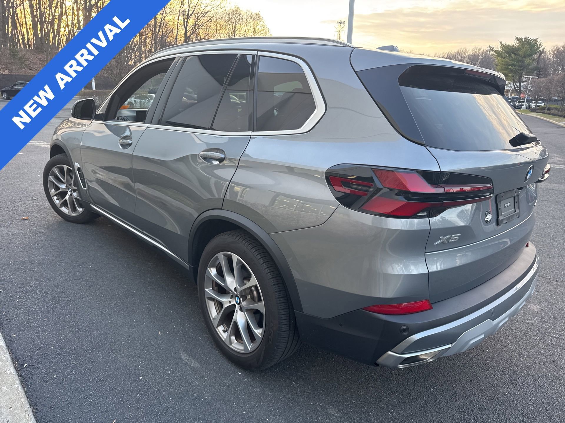 Used 2024 BMW X5 xDrive40i w/ Parking Assistance Package image 4