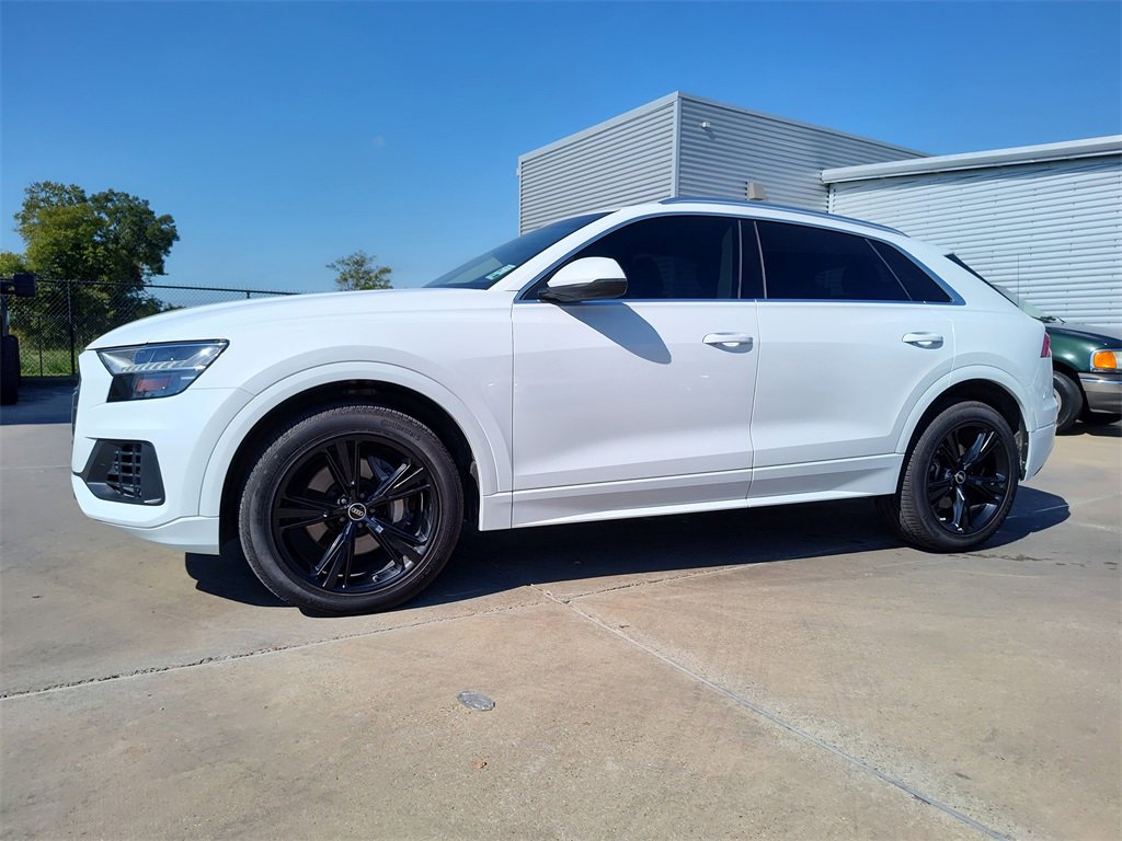 Used 2023 Audi Q8 Premium image 3
