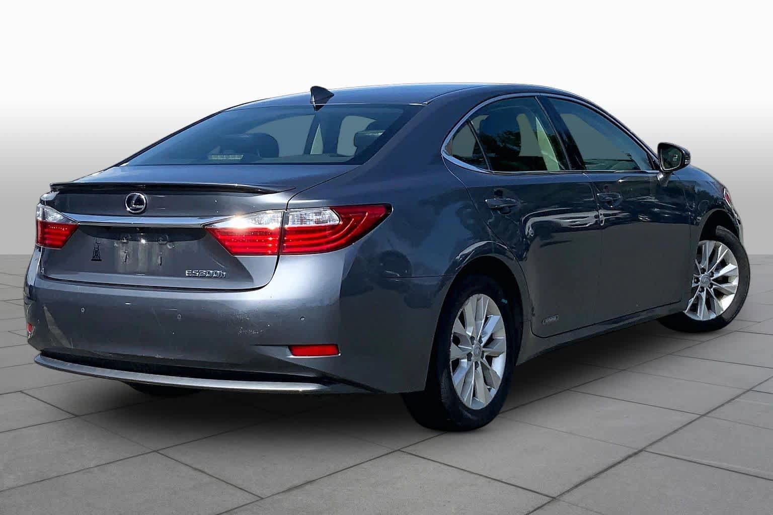 Used 2015 Lexus ES 300h w/ Navigation System Package FWD image 13