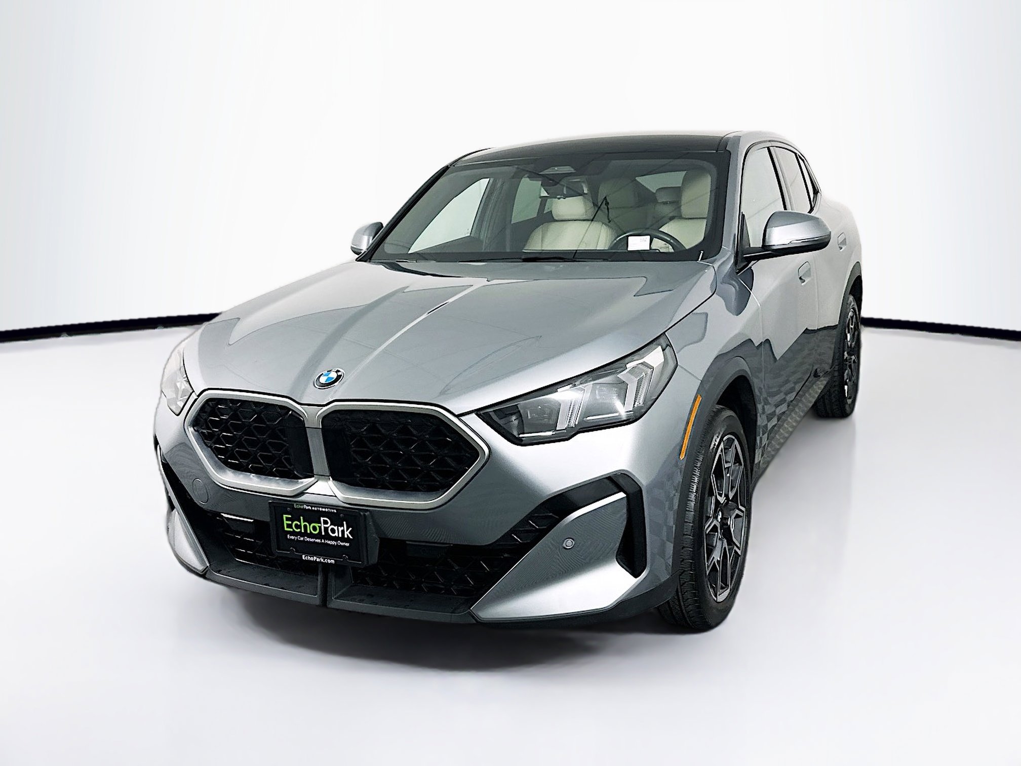Used 2025 BMW X2 xDrive28i AWD/4WD image 3