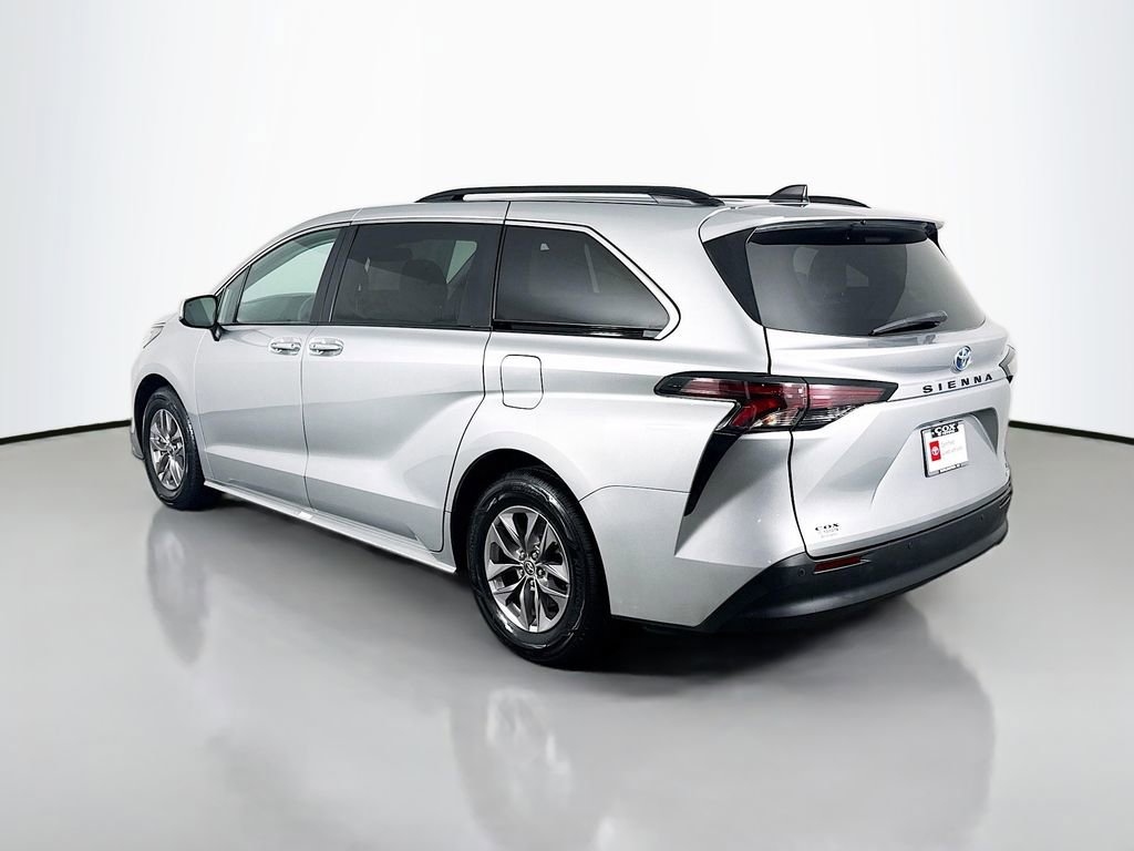 Certified 2024 Toyota Sienna XLE image 7