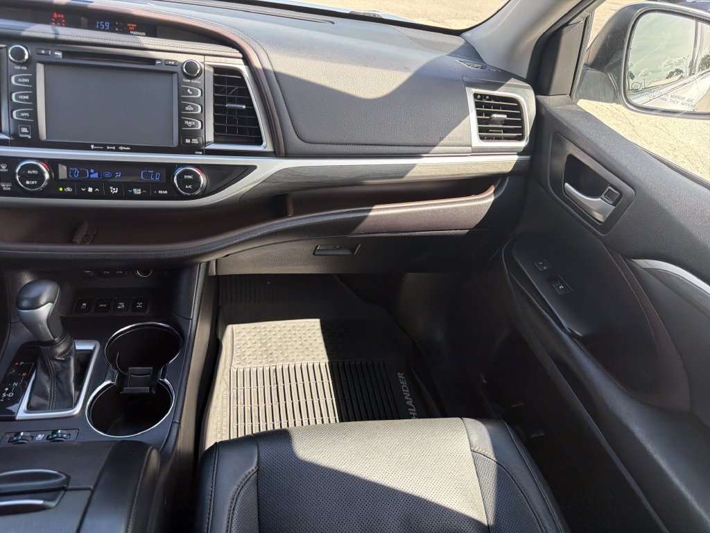 Used 2018 Toyota Highlander Limited AWD/4WD image 16