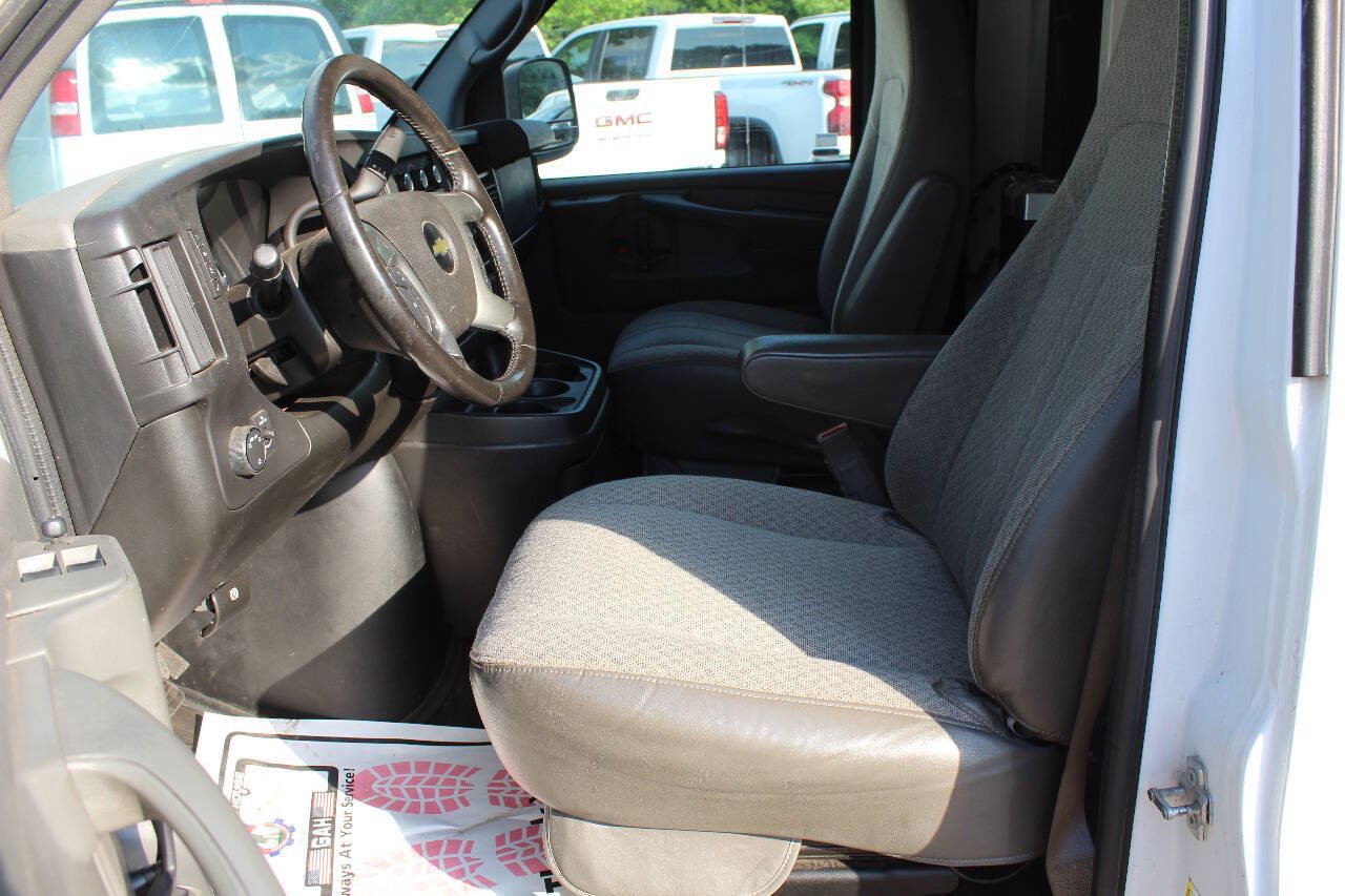 Used 2015 Chevrolet Express 3500 RWD image 9